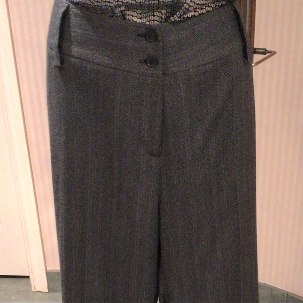⬇️Price Dropped ⬇️NWOT Grey striped pants